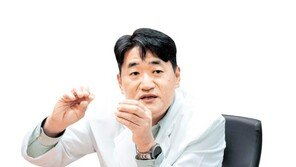 “손목 꺾거나 비튼 채 힘 주는 동작 반복하면 탈납니다” 