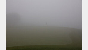 ‘최경주 2연패 도전’ KPGA SK텔레콤오픈, 기상 악화로 1R 순연
