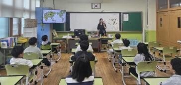 ‘내 아이가 살기 어려운 나라’에 이주할 부모는 없다[이미지의 포에버 육아]