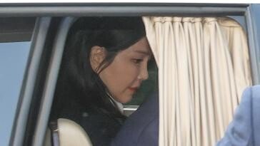 김건희 비서, 샤넬백 교환때 관저 공사업체 대표 아내와 동행 정황