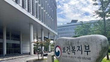 복지부, 사직 인턴 복귀하면 수련 3개월 단축해준다