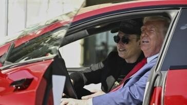 ‘머스크와 갈등’ 트럼프, 직접 산 테슬라車 처분 검토