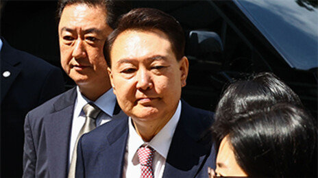경찰, 尹 12일 소환통보…경호처에 체포 저지 등 지시 혐의