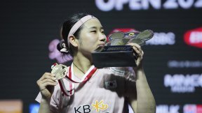 ‘9-17’ 스코어 뒤집은 안세영, 中 왕즈이 꺾고 인도네시아오픈 정상